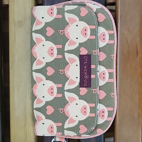 Bungalow 360 Pigs & Hearts Wristlet - Picture 2 of 6